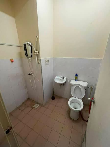 Office for Rent in Kepong (Kuala Lumpur) - Eric Per - Bathroom - PropertyGuru.com.my