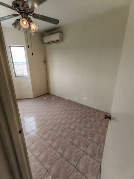 Pangsapuri untuk Dijual di Desaminium Rimba - PJ Low - Interior - PropertyGuru.com.my