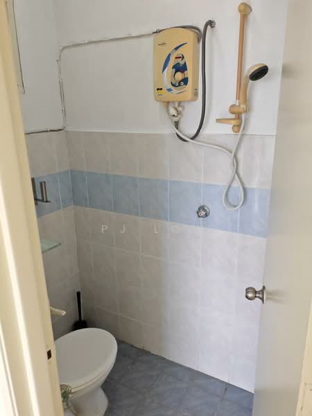 Pangsapuri untuk Dijual di Desaminium Rimba - PJ Low - Bathroom - PropertyGuru.com.my