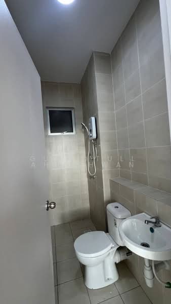 Kondominium untuk Disewa di Residensi Adelia 4 - Gudrotullah Ikhwan - Bathroom - PropertyGuru.com.my