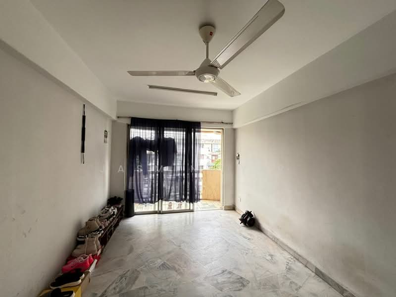 Pangsapuri untuk Dijual di Makmur Apartment - Jasmine Yap - Living Room - PropertyGuru.com.my