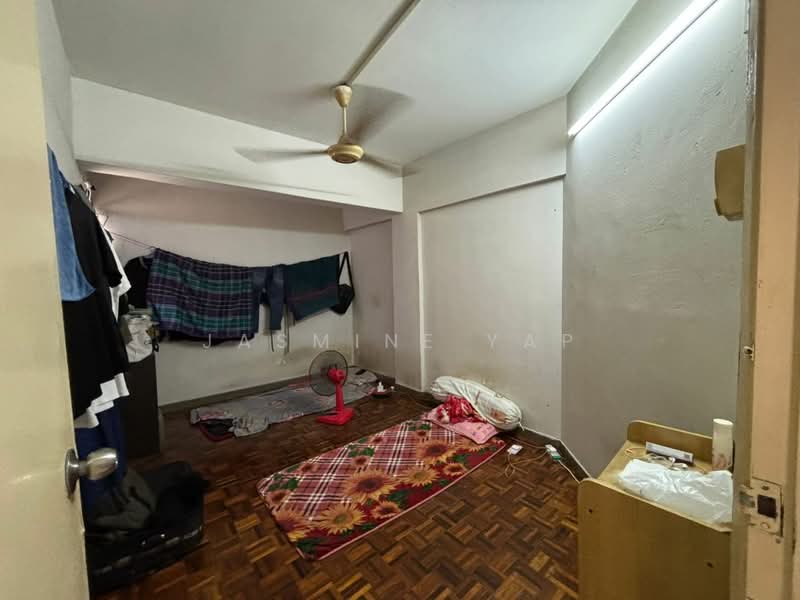 Pangsapuri untuk Dijual di Makmur Apartment - Jasmine Yap - Bedroom - PropertyGuru.com.my