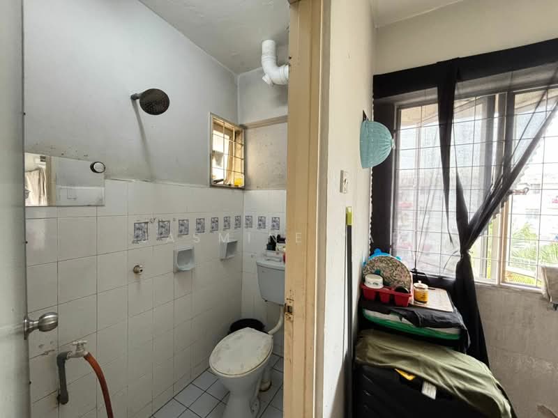 Pangsapuri untuk Dijual di Makmur Apartment - Jasmine Yap - Bathroom - PropertyGuru.com.my