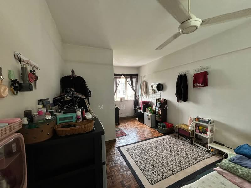 Pangsapuri untuk Dijual di Makmur Apartment - Jasmine Yap - Living Room - PropertyGuru.com.my