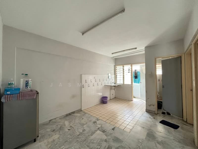 Pangsapuri untuk Dijual di Makmur Apartment - Jasmine Yap - Kitchen - PropertyGuru.com.my