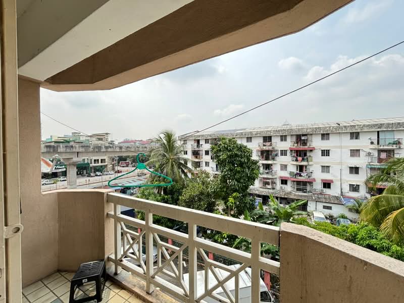 Pangsapuri untuk Dijual di Makmur Apartment - Jasmine Yap - Balcony - PropertyGuru.com.my