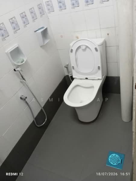 Pangsapuri untuk Dijual di Makmur Apartment - Jasmine Yap - Bathroom - PropertyGuru.com.my