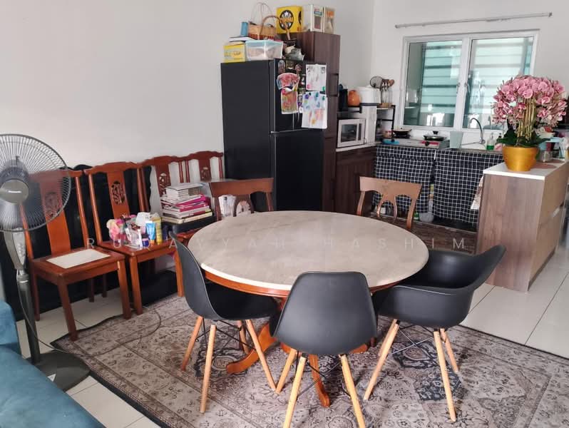 Pangsapuri untuk Dijual di Puncak Hijauan - Ruqayyah Hashim - Dining Room - PropertyGuru.com.my