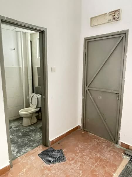 Shop for Rent in Bayan Baru (Penang) - Bryan Teng - Bathroom - PropertyGuru.com.my