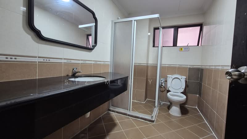 Kondominium untuk Disewa di Marina Court Resort Condominium - Siz Mee Yen - Bathroom - PropertyGuru.com.my