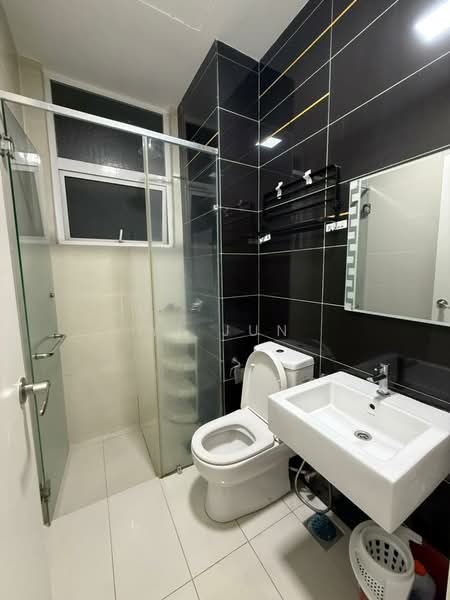 Servis Apartment untuk Disewa di Skypod Residence - Yi Jun - Bathroom - PropertyGuru.com.my
