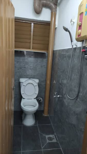 Flat for Rent at Flat Taman Damai Jaya - Roy Lai - Bathroom - PropertyGuru.com.my