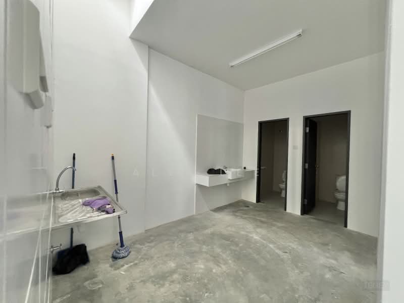 Gudang untuk Disewa di Puncak Alam (Selangor) - Alex Lee - Bathroom - PropertyGuru.com.my