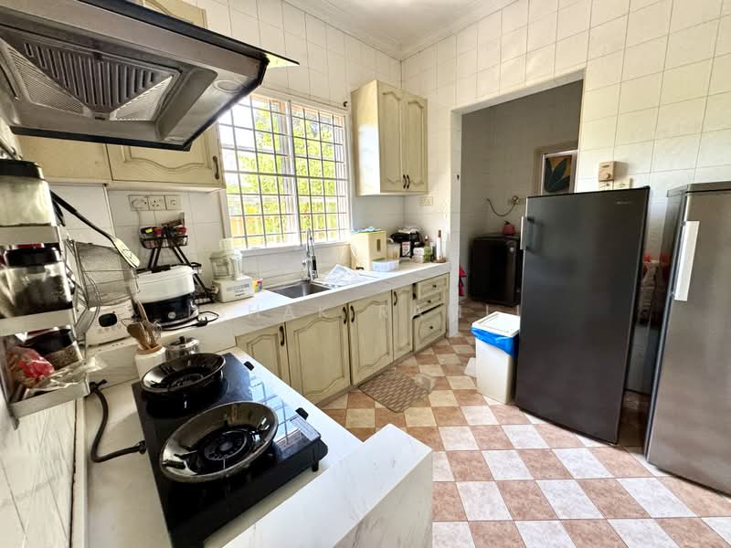 Bungalow for Sale in Bukit Jelutong (Shah Alam) - Ishak Ramli - Kitchen - PropertyGuru.com.my