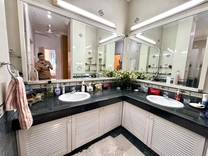 Bungalow for Sale in Bukit Jelutong (Shah Alam) - Ishak Ramli - Bathroom - PropertyGuru.com.my