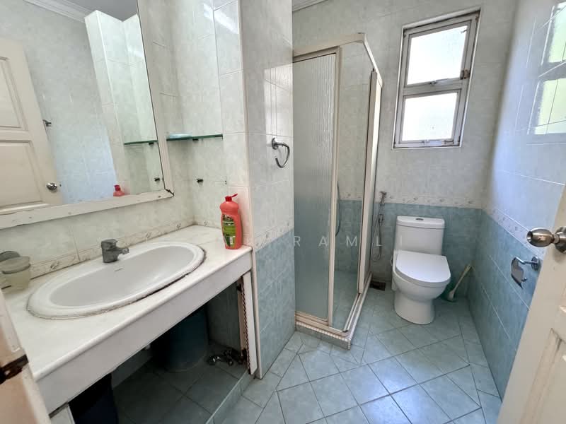 Bungalow for Sale in Bukit Jelutong (Shah Alam) - Ishak Ramli - Bathroom - PropertyGuru.com.my