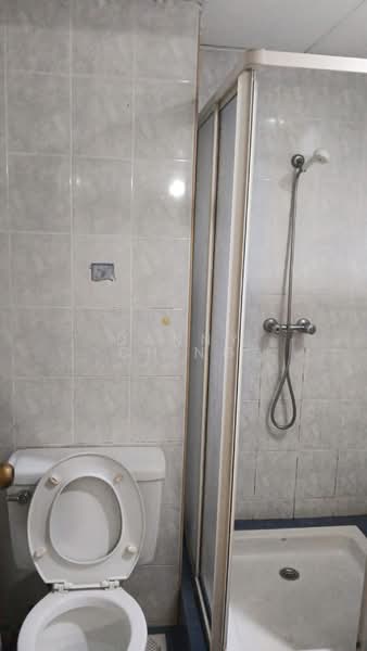 Kondominium untuk Disewa di Gold Coast Resort Condominium - Danny Ch'ng - Bathroom - PropertyGuru.com.my