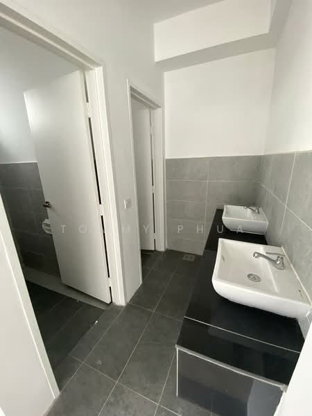 Shop / Office for Rent in Taman Kota Masai (Pasir Gudang) - Tommy Phua - Bathroom - PropertyGuru.com.my