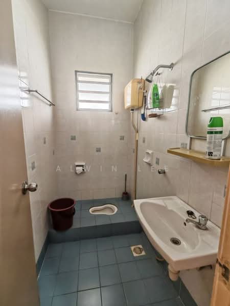 Rumah Teres 2 Tingkat untuk Disewa di Shah Alam (Selangor) - Alwin Lee - Bathroom - PropertyGuru.com.my