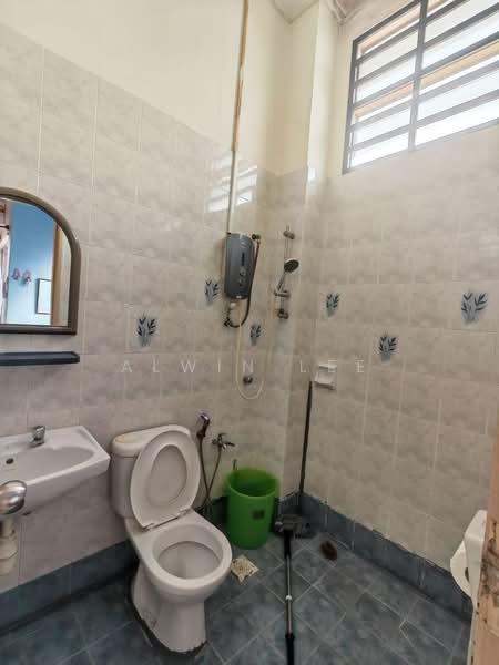 Rumah Teres 2 Tingkat untuk Disewa di Shah Alam (Selangor) - Alwin Lee - Bathroom - PropertyGuru.com.my