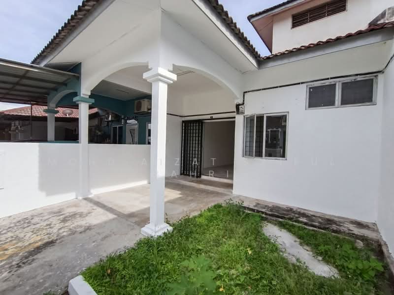 1-storey Terraced House for Sale in Puncak Alam (Selangor) - Mohd Aizat Saiful Bahri - Exterior - PropertyGuru.com.my