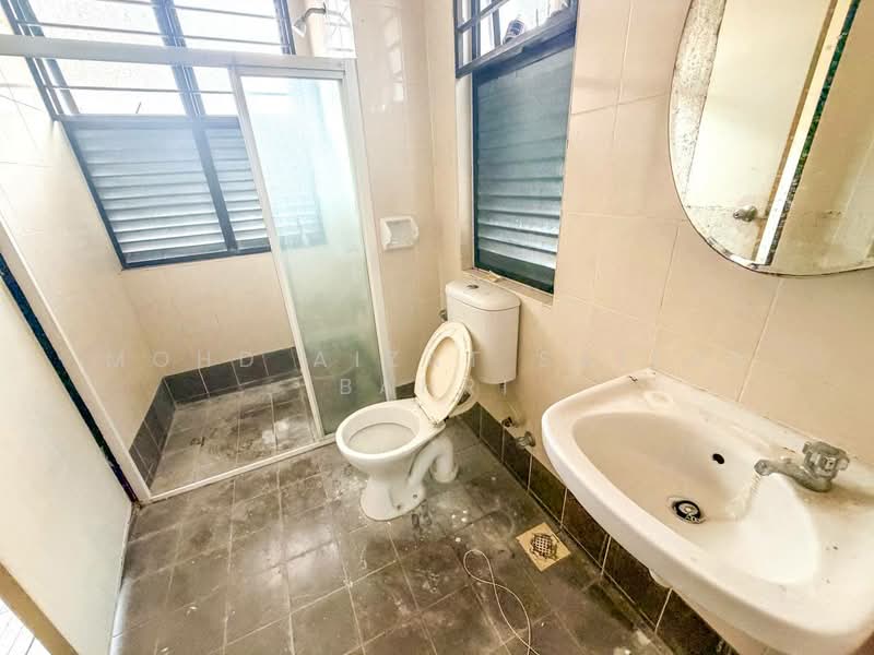 Rumah Teres 2 Tingkat untuk Dijual di Alam Damai (Cheras) - Mohd Aizat Saiful Bahri - Bathroom - PropertyGuru.com.my