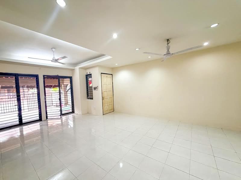 Rumah Teres 2 Tingkat untuk Dijual di Alam Damai (Cheras) - Mohd Aizat Saiful Bahri - Living Room - PropertyGuru.com.my