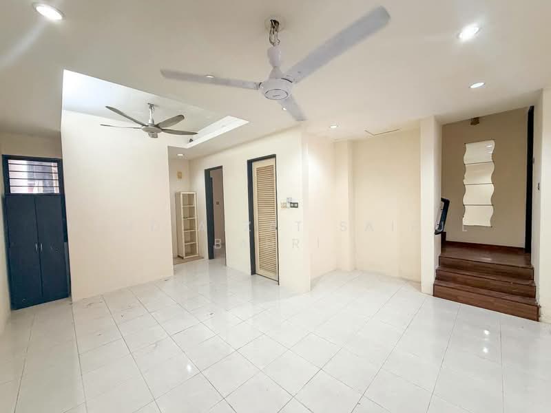 Rumah Teres 2 Tingkat untuk Dijual di Alam Damai (Cheras) - Mohd Aizat Saiful Bahri - Living Room - PropertyGuru.com.my