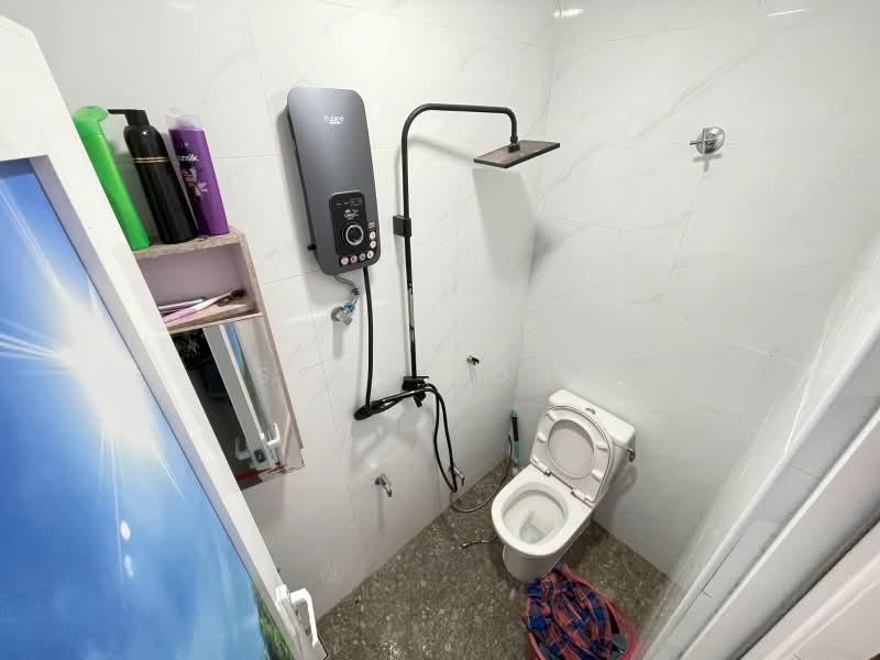 2-storey Terraced House for Sale in Medan Batu Caves (Batu Caves) - Sean Yong - Bathroom - PropertyGuru.com.my