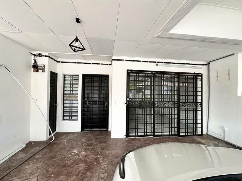 2-storey Terraced House for Sale in Seksyen 8 (Bangi) - Ali Idris - Entrance - PropertyGuru.com.my