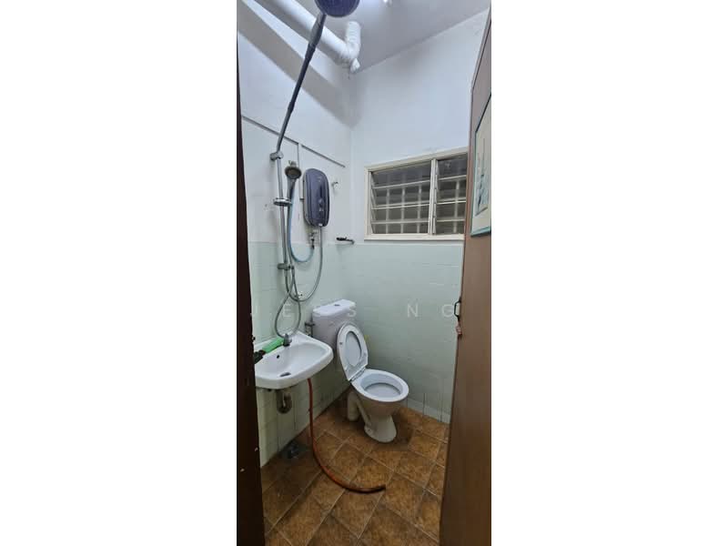 Rumah Teres untuk Disewa di Taman Jelok Indah (Kajang) - jess ng - Bathroom - PropertyGuru.com.my
