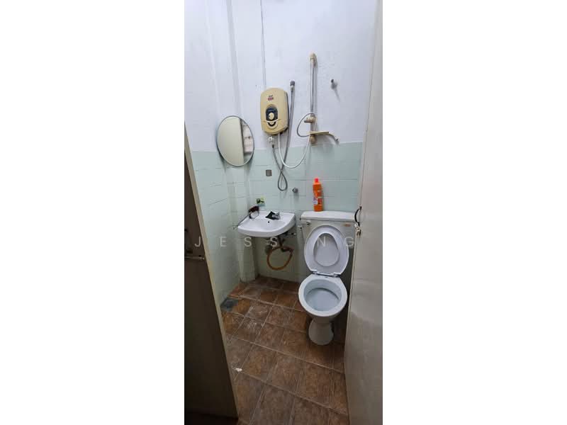 Rumah Teres untuk Disewa di Taman Jelok Indah (Kajang) - jess ng - Bathroom - PropertyGuru.com.my