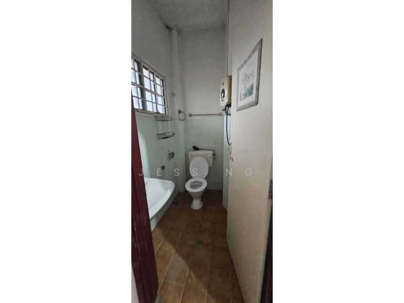 Rumah Teres untuk Disewa di Taman Jelok Indah (Kajang) - jess ng - Bathroom - PropertyGuru.com.my