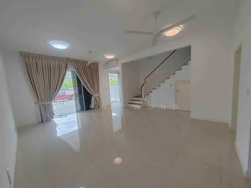 Rumah Teres 2 Tingkat untuk Disewa di Kota Emerald (Rawang) - Danny Wong - Living Room - PropertyGuru.com.my