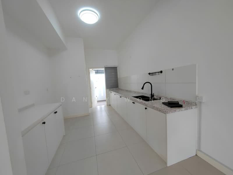 Rumah Teres 2 Tingkat untuk Disewa di Kota Emerald (Rawang) - Danny Wong - Kitchen - PropertyGuru.com.my