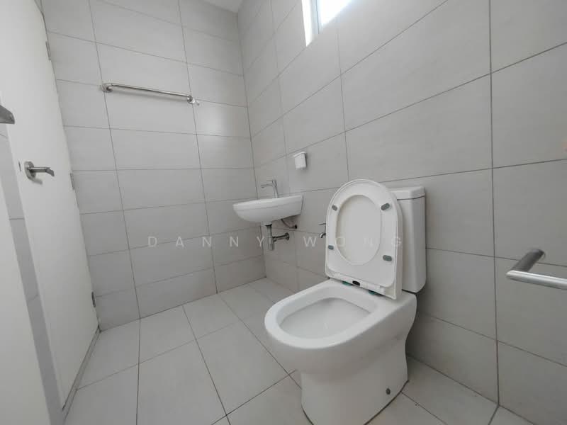 Rumah Teres 2 Tingkat untuk Disewa di Kota Emerald (Rawang) - Danny Wong - Bathroom - PropertyGuru.com.my