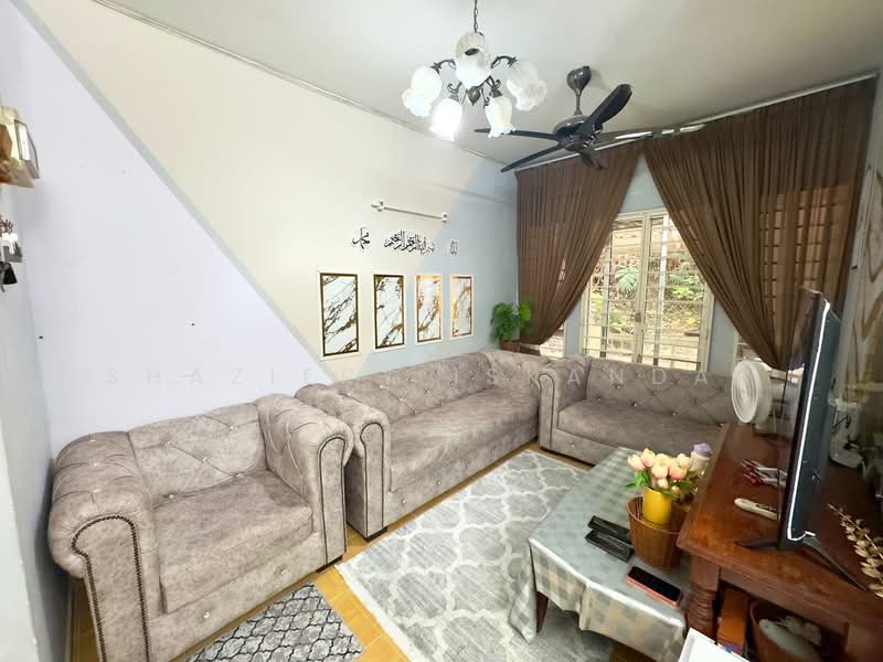 Pangsapuri untuk Dijual di Prima Court - Shaziery Iskandar - Living Room - PropertyGuru.com.my