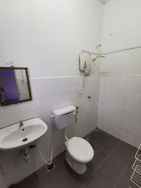 Rumah Teres untuk Dijual di Bandar Mahkota Cheras (Cheras) - Ricky Ng - Bathroom - PropertyGuru.com.my