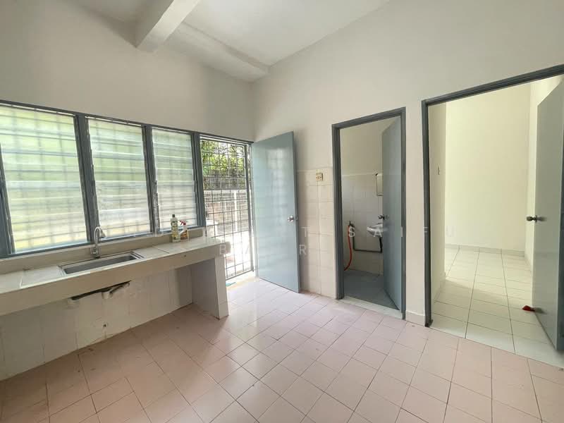 2-storey Terraced House for Sale in Ampang Jaya (Ampang) - Mohd Aizat Saiful Bahri - Kitchen - PropertyGuru.com.my