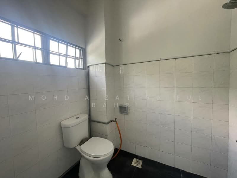 2-storey Terraced House for Sale in Ampang Jaya (Ampang) - Mohd Aizat Saiful Bahri - Bathroom - PropertyGuru.com.my