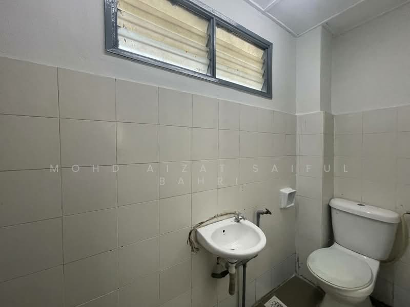 2-storey Terraced House for Sale in Ampang Jaya (Ampang) - Mohd Aizat Saiful Bahri - Bathroom - PropertyGuru.com.my