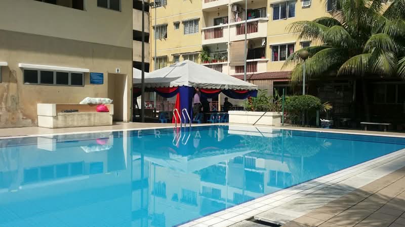 Kondominium untuk Dijual di Laksamana Puri - Sherman Tan - Pool - PropertyGuru.com.my