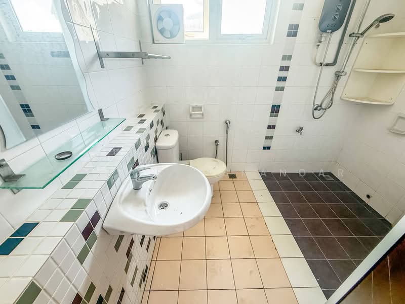 Rumah Berkembar untuk Dijual di Ampang Jaya (Ampang) - Shaziery Iskandar - Bathroom - PropertyGuru.com.my