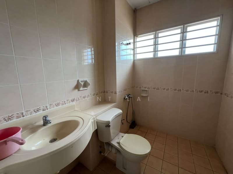 Rumah Teres 2 Tingkat untuk Dijual di Bandar Puteri Puchong (Puchong) - Kent Lai - Bathroom - PropertyGuru.com.my
