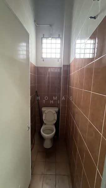 Semi-D Factory for Rent in Sungai Kapar Indah Industrial Park (Kapar) - Thomas Thi - Bathroom - PropertyGuru.com.my