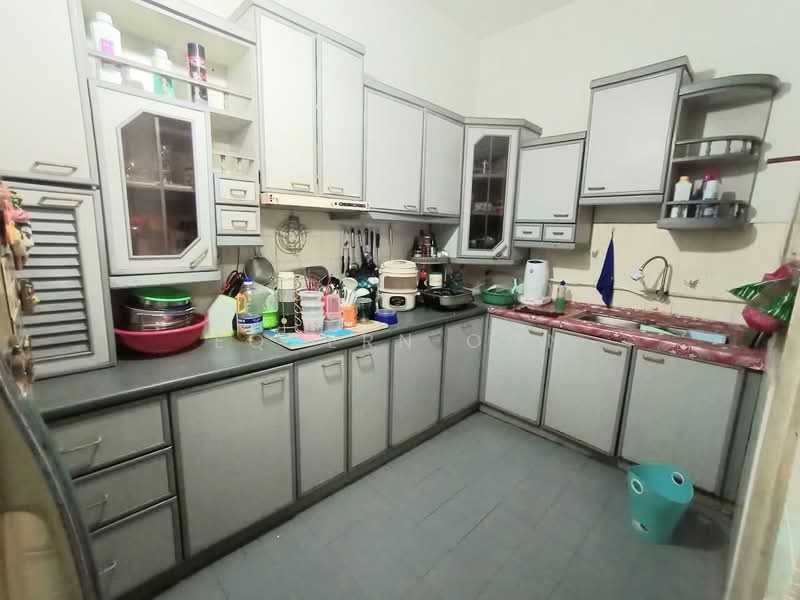 Pangsapuri untuk Dijual di Mawar Apartment - Eqhern Oon - Kitchen - PropertyGuru.com.my