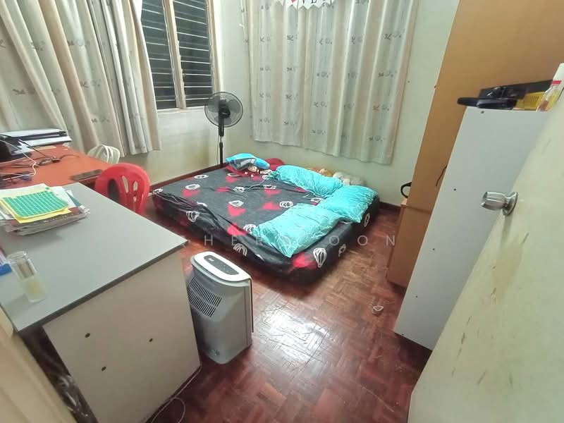 Pangsapuri untuk Dijual di Mawar Apartment - Eqhern Oon - Bedroom - PropertyGuru.com.my