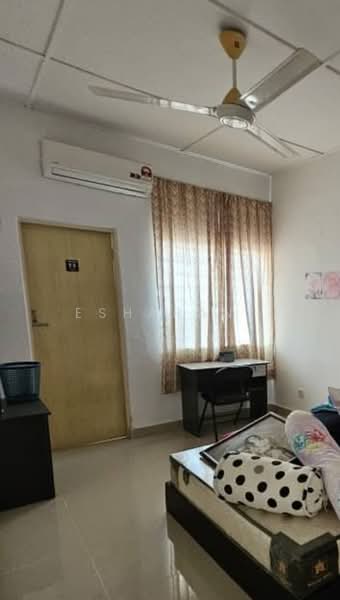 Pangsapuri untuk Dijual di Permas Ville Apartment - Esharani . - Bedroom - PropertyGuru.com.my