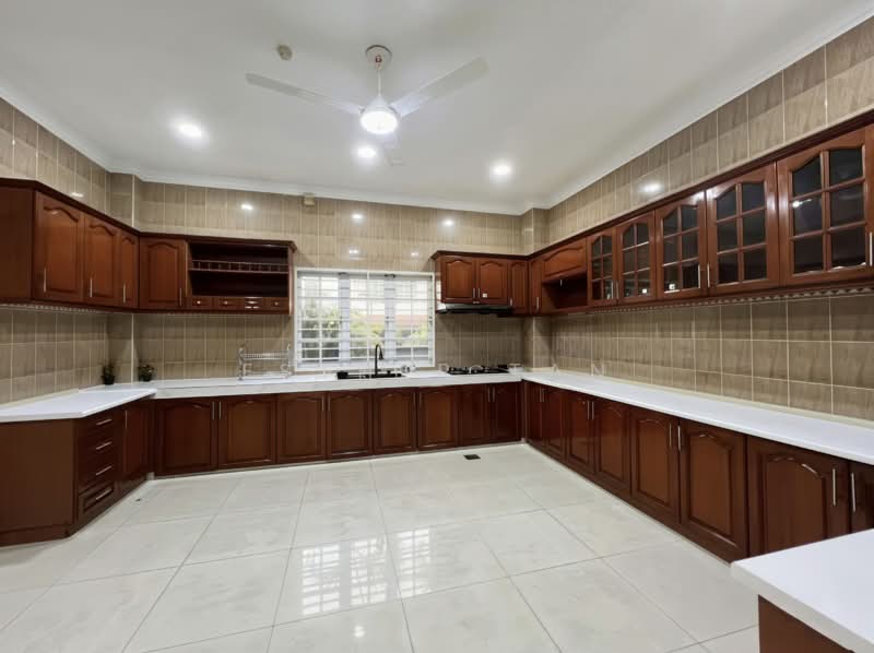 Rumah Banglo untuk Disewa di Country Heights (Kajang) - Esther Tan - Kitchen - PropertyGuru.com.my