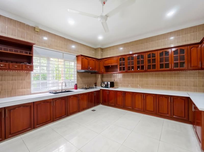 Rumah Banglo untuk Disewa di Country Heights (Kajang) - Esther Tan - Kitchen - PropertyGuru.com.my